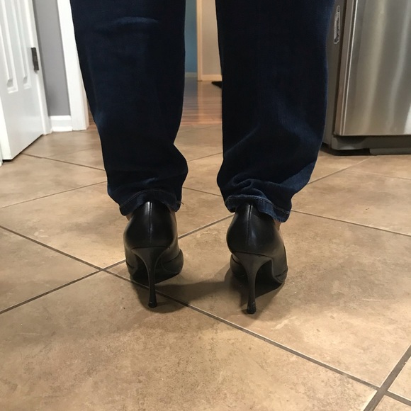 BCBG pointy toe heel - Picture 6 of 8